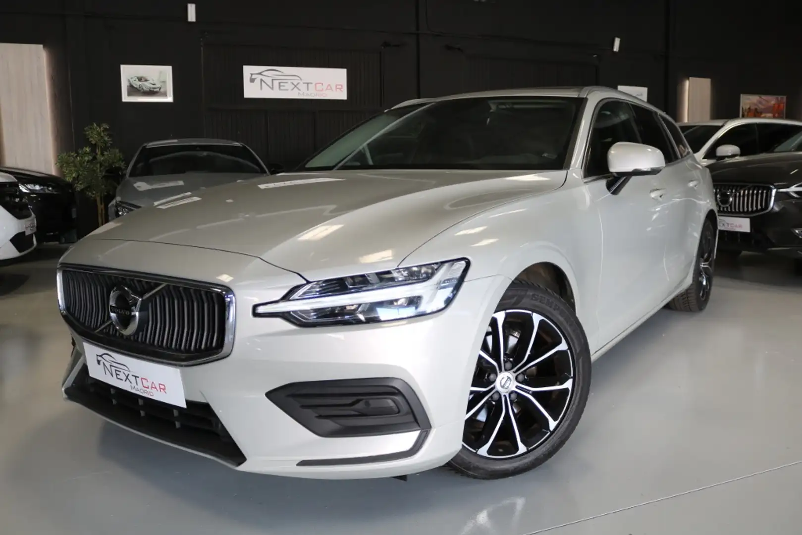 Volvo V60 D3 Momentum Aut. (4.75) Gris - 2