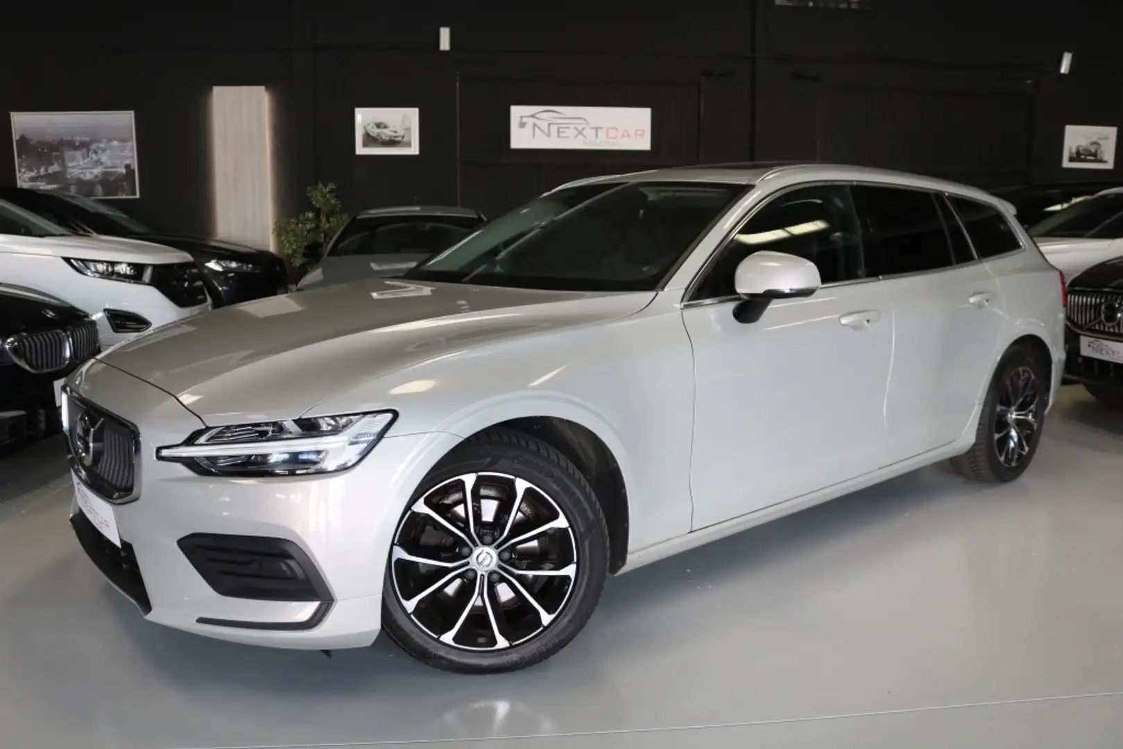 Volvo V60 D3 Momentum Aut. (4.75) Gris - 1