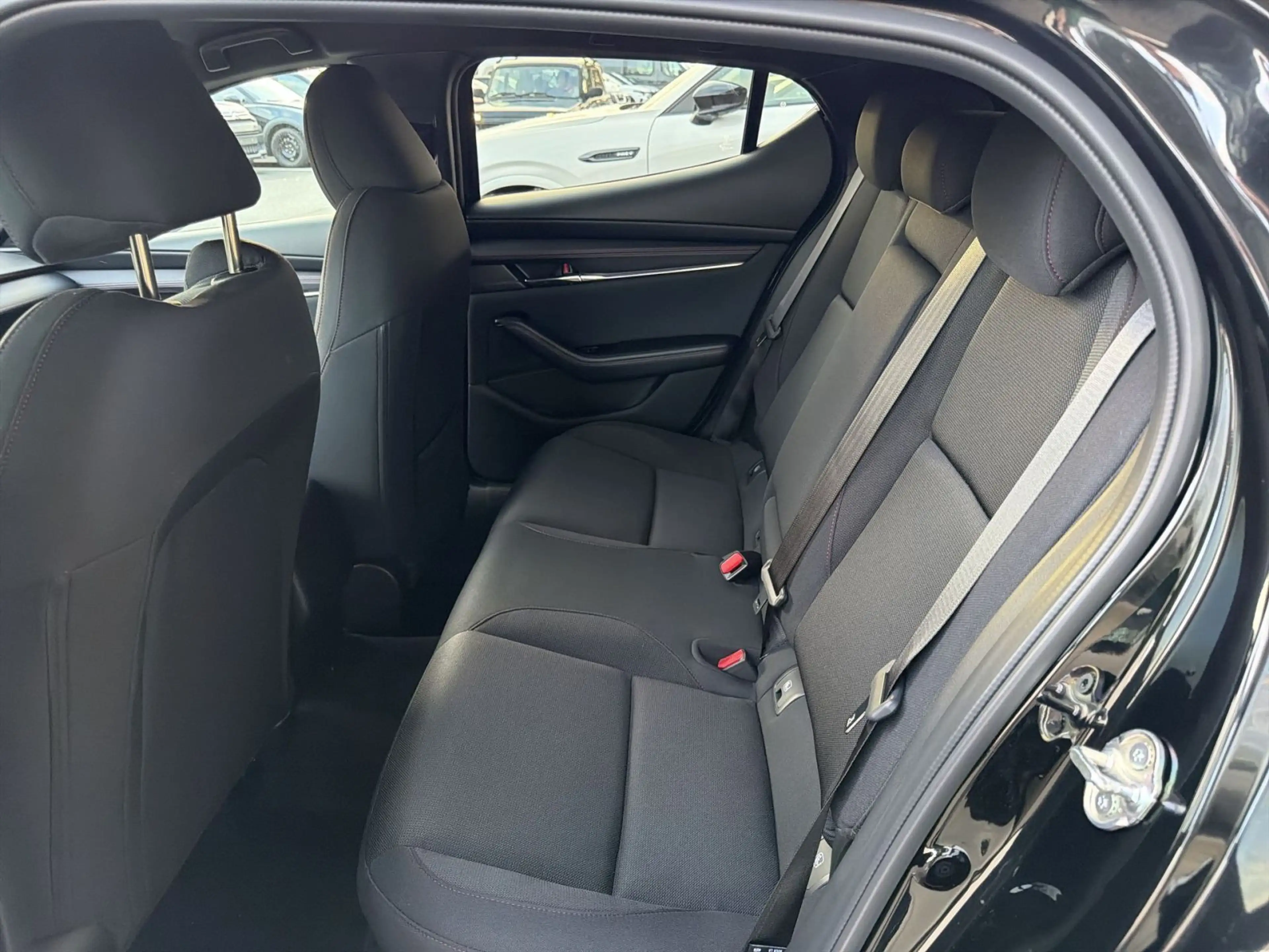 Mazda 3 2.5L e-SKYACTIV G 140ps 6MT Homura — photo 13