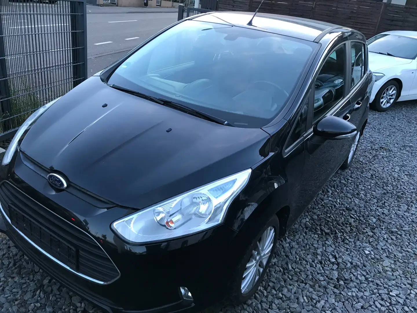Ford B-Max Sync Edition 1.5 TDCI/Klima/Navi/1.Hand Zwart - 1