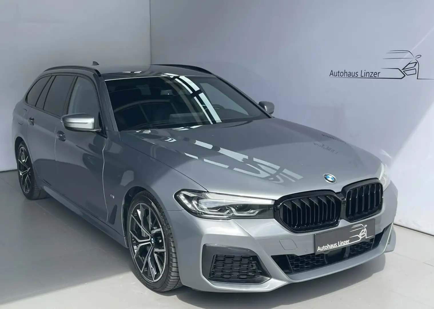 BMW 530 d xDrive M *LED*ACC*AHK*MEMO*KeyGo*CAM*19Zoll* Grau - 1