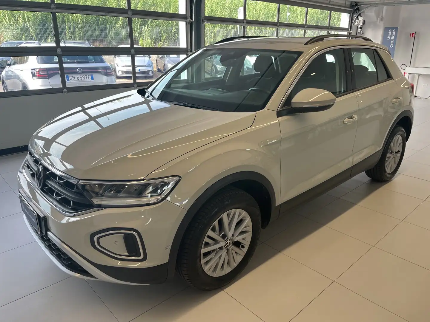 Volkswagen T-Roc 1.0 TSI LIFE 110 CV Grigio - 1