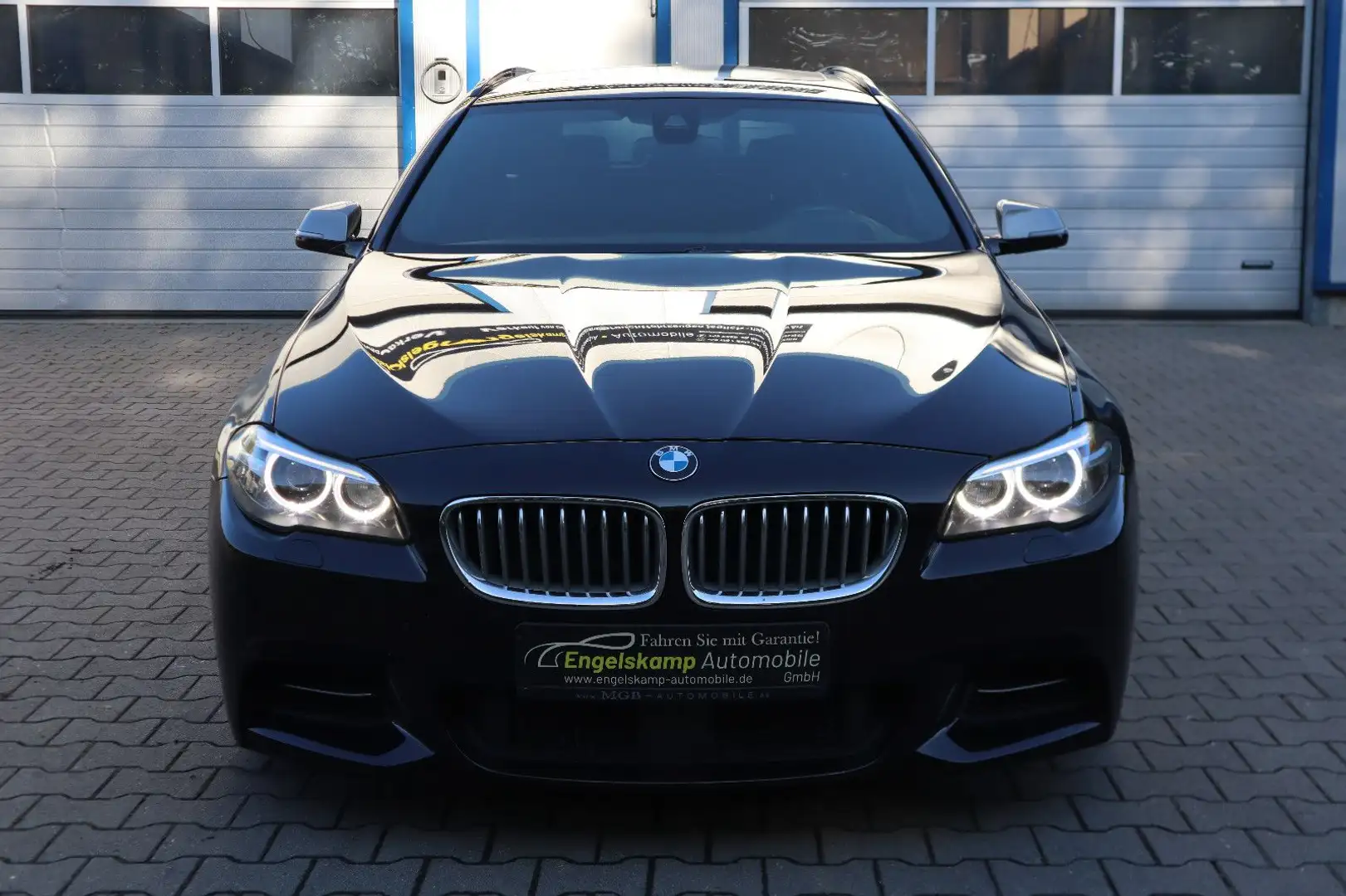 BMW 550 d Touring xDrive/PANO/LEDER/KEYLESS/HUD/VOLL Schwarz - 2