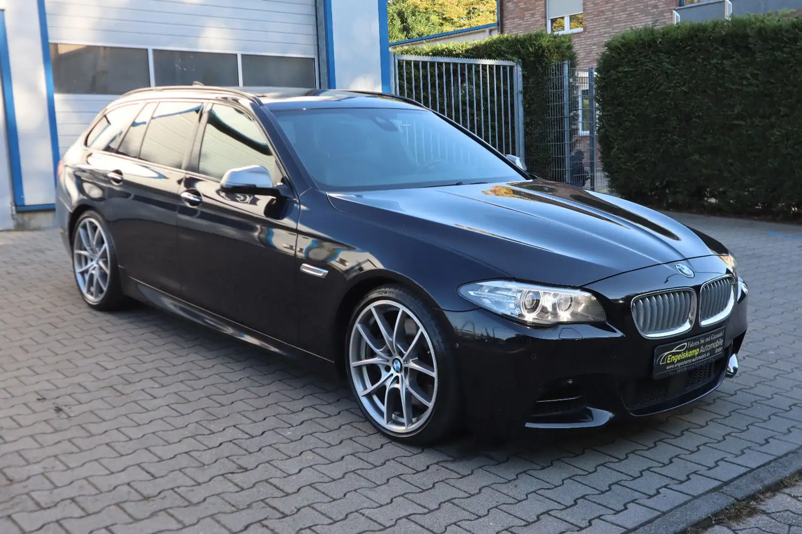 BMW 550 d Touring xDrive/PANO/LEDER/KEYLESS/HUD/VOLL Schwarz - 1