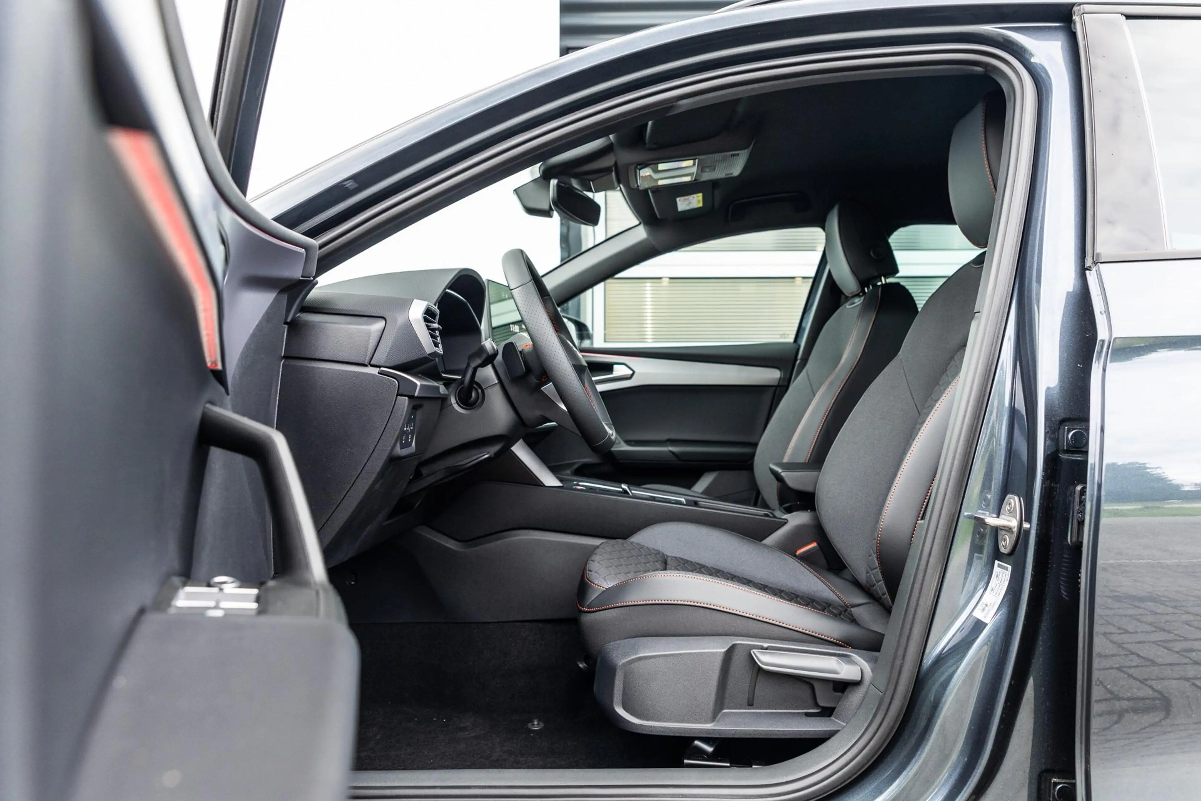 SEAT Leon e-Hybrid Sportstourer 1.5 TSI 204pk DSG FR Business | Velge — photo 4