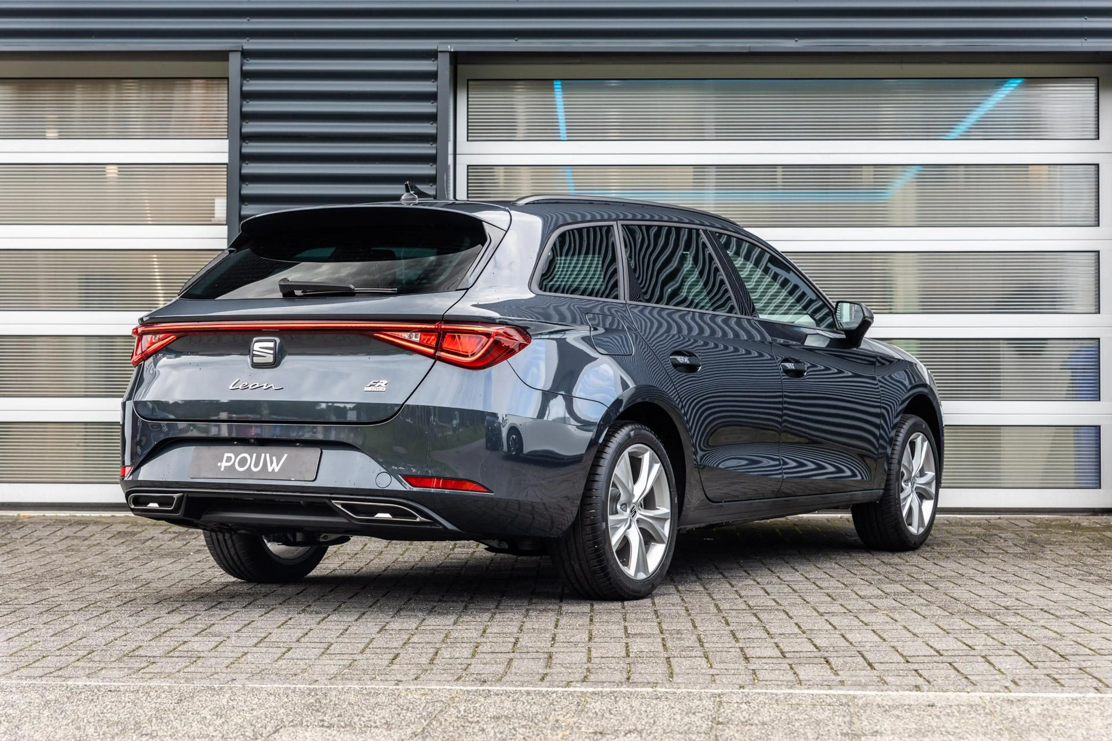 SEAT Leon e-Hybrid Sportstourer 1.5 TSI 204pk DSG FR Business | Velge — photo 2
