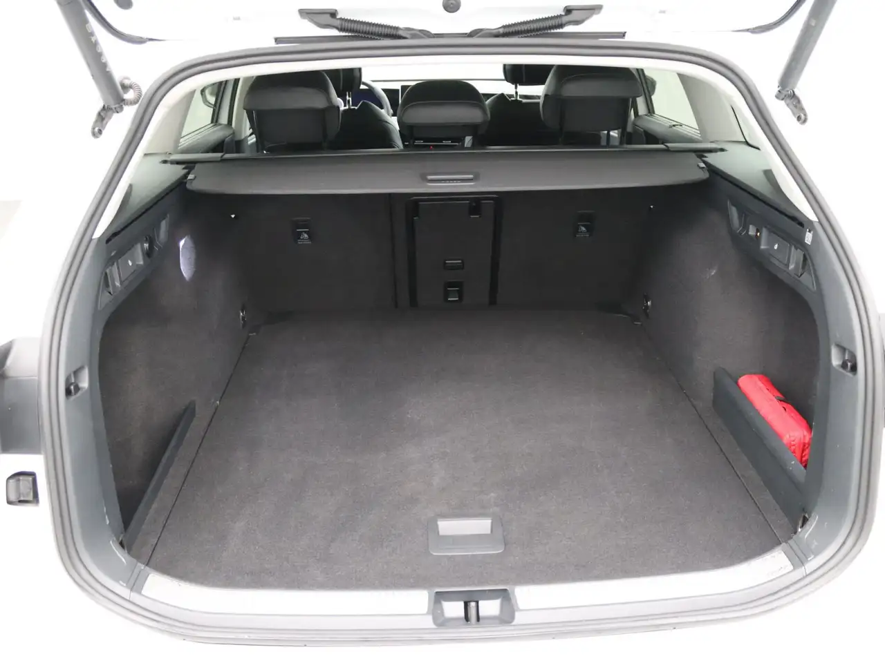 Volkswagen Passat Variant Elegance 2.0TDI DSG / Matrix, AHK 8