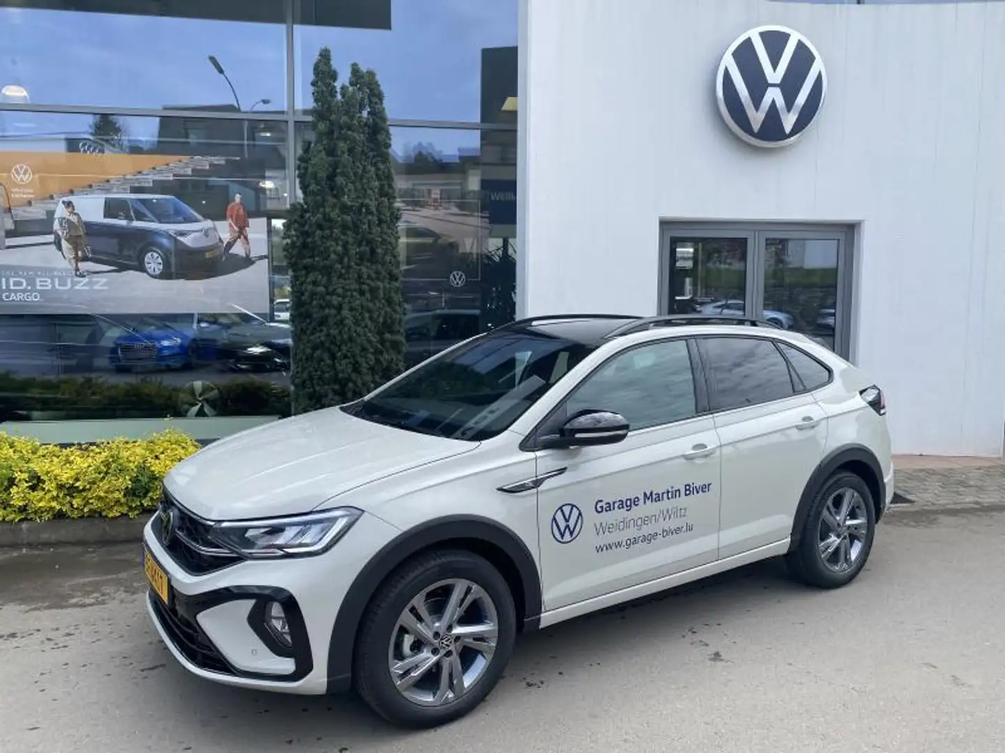Volkswagen Taigo R-Line Beige - 2
