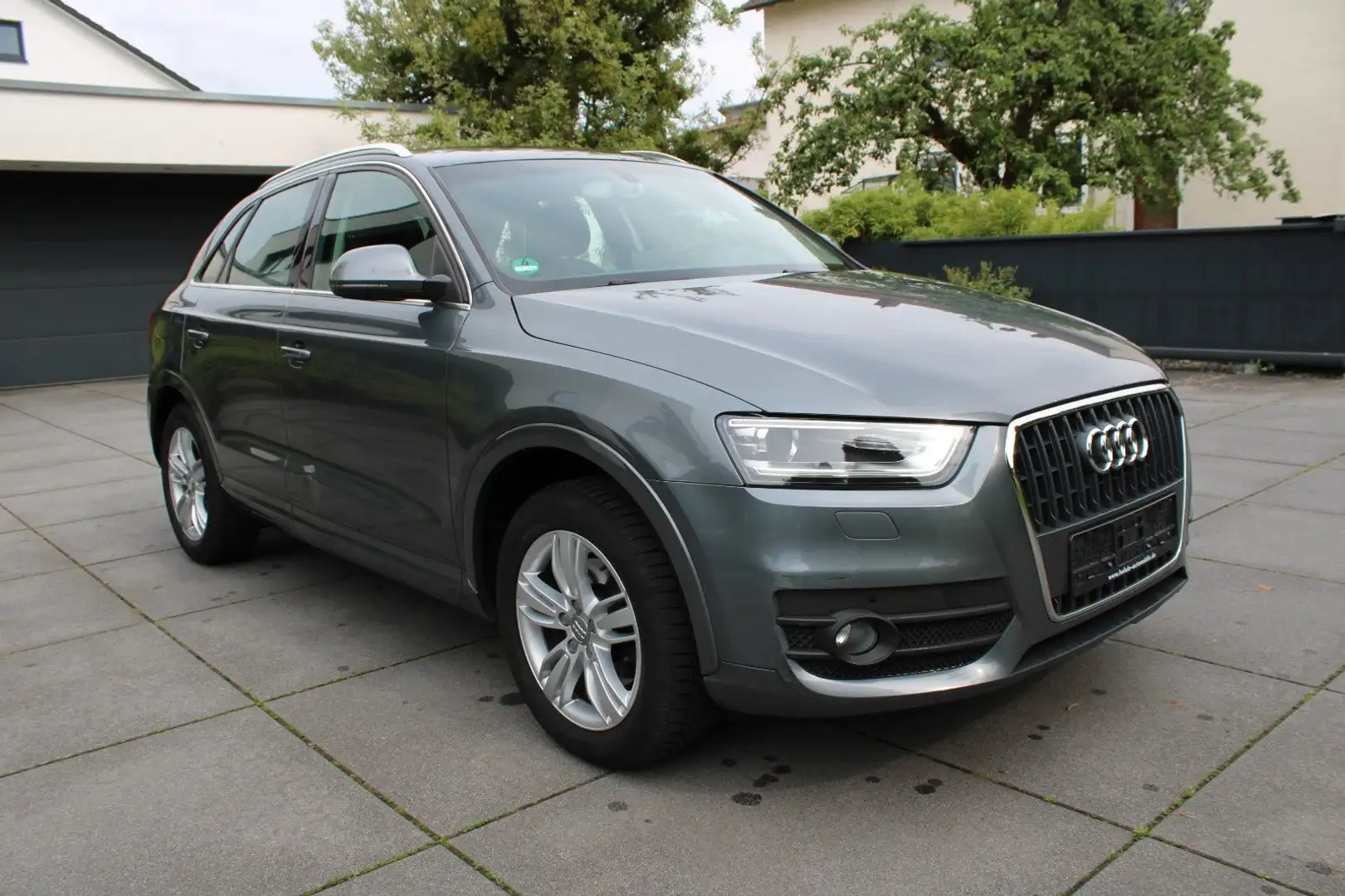 Audi Q3 2.0 TDI **XENON/LEDER/SHZ/KLIMA** Gris - 2