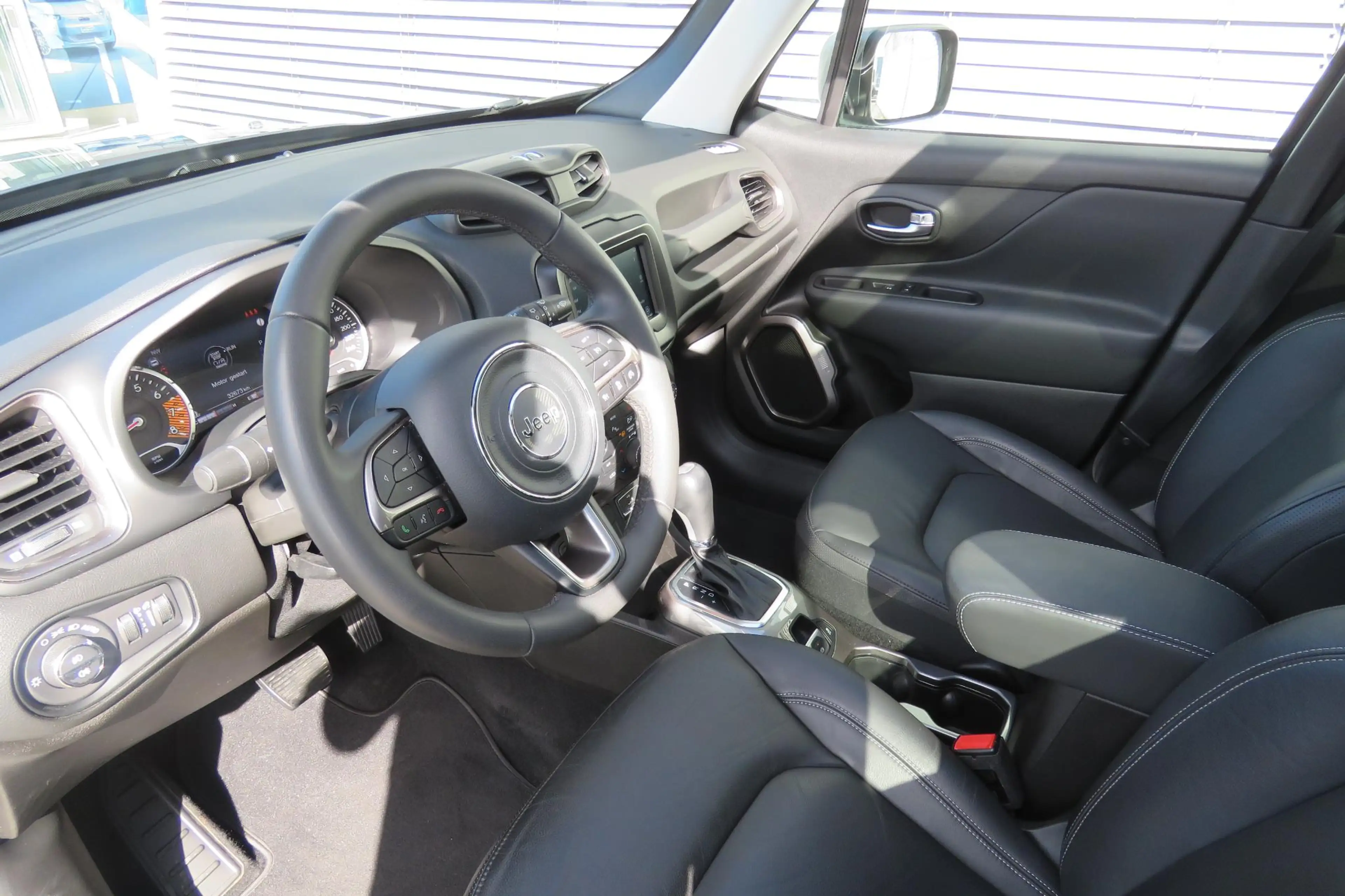 Jeep Renegade 1.3T DDCT Limited | Achteruitrijcamera | Schuif/Ka — photo 10