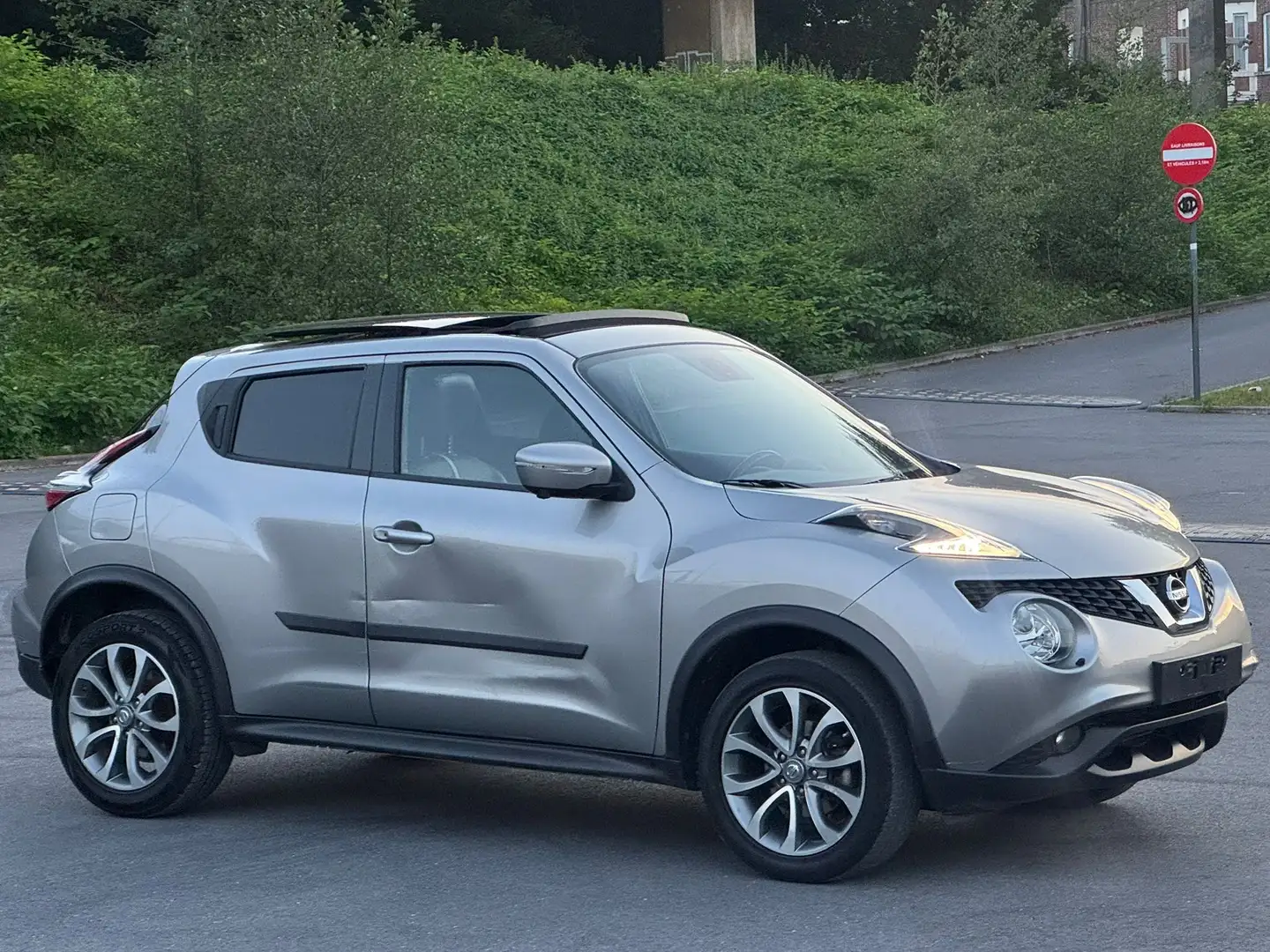 Nissan Juke Juke 1.2 DIG-T 2WD Business Edition Grijs - 1