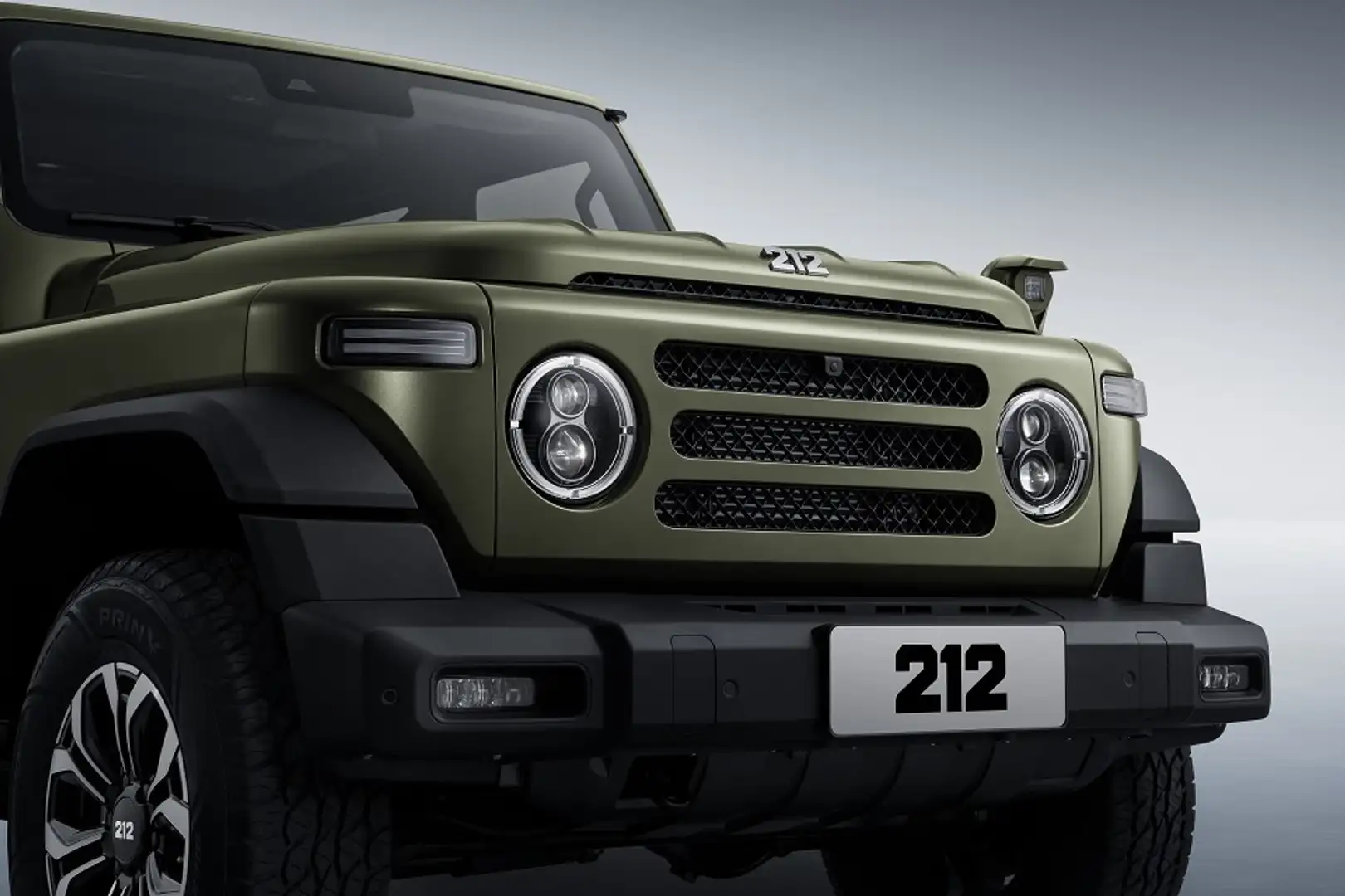 BAW 212 2.0 TCI 4WD 8-AT*All-inclusive Schwarz - 1