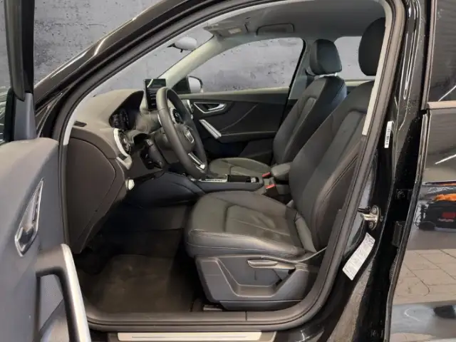 Audi Q2 view 8