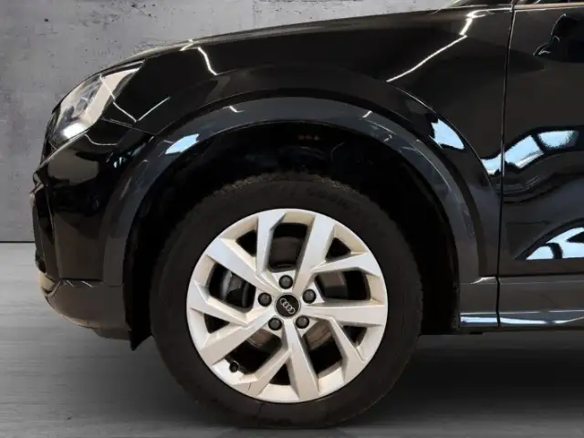 Audi Q2 view 4