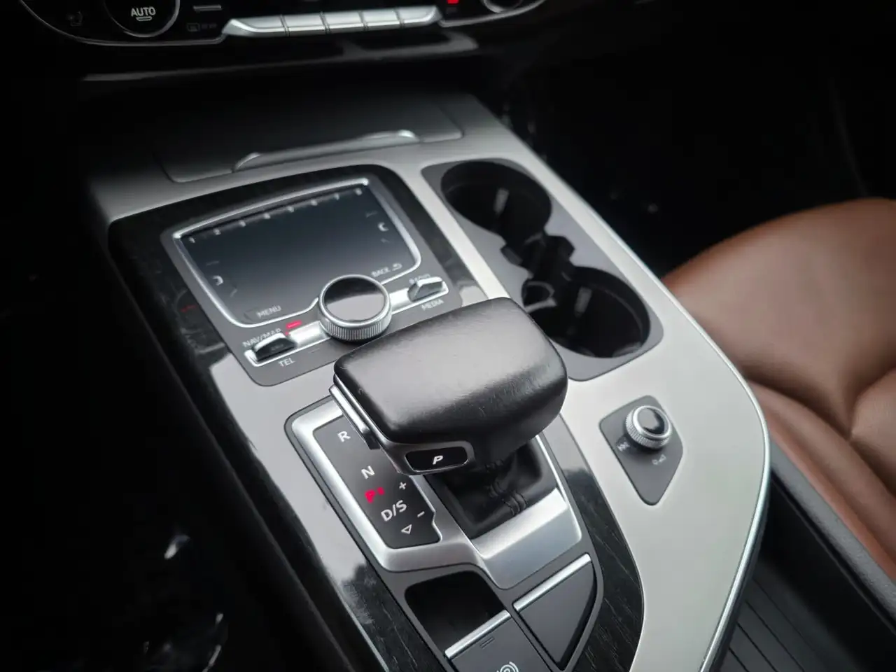 Audi Q7 снимка Audi Q7