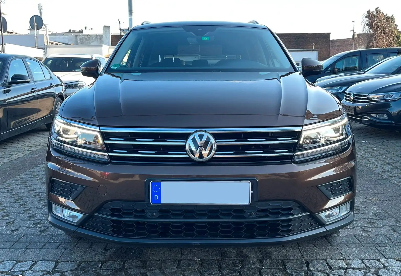 Volkswagen Tiguan TIGUAN COMFORTLINE*4x4*MASSAGE-ACC-KAMERA-ALCANT Marrón - 2
