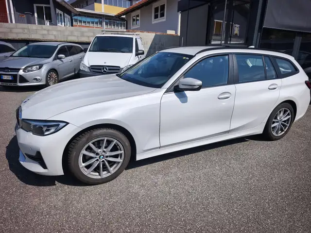BMW 316 316d Touring mhev 48V auto