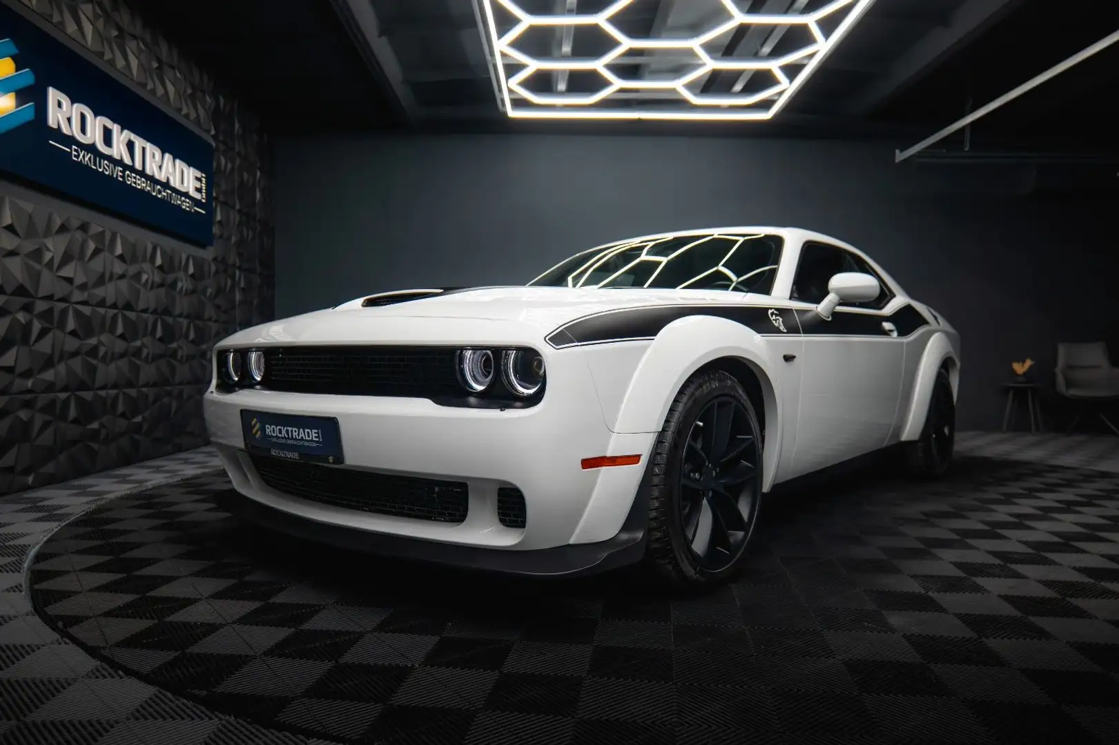 Dodge Challenger 6.4 V8 SRT 392 R/T SCAT PACK WIDEBODY Weiß - 1