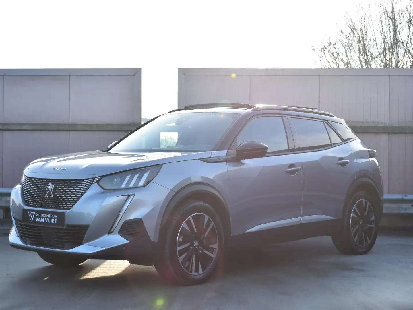 Peugeot e-2008 EV Allure Pack 50 kWh SCHUIF- KANDELDAK | NAVI & C Grau - 2