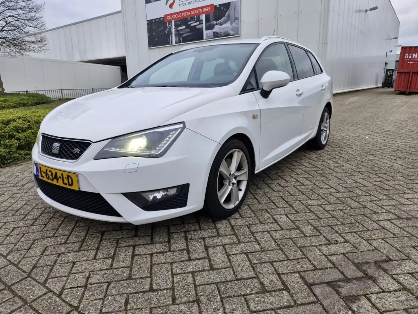 SEAT Ibiza ST 1.4 TSI FR Wit - 1