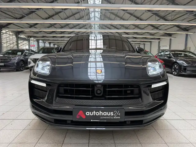 Porsche Macan view 2