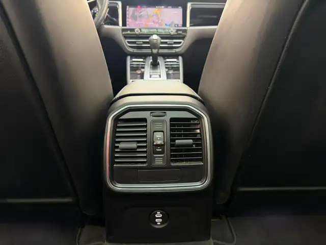 Porsche Macan view 14