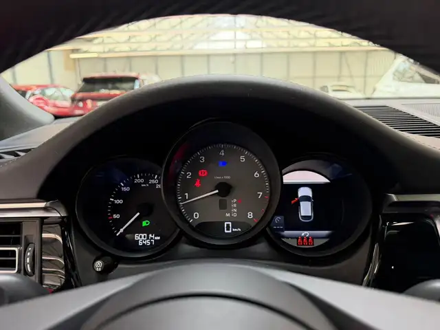 Porsche Macan view 7