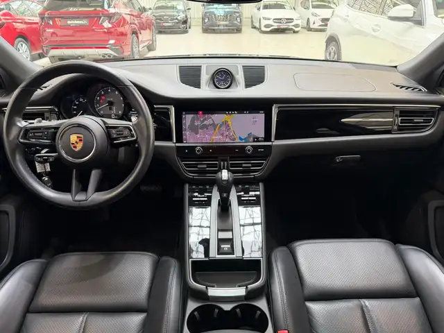 Porsche Macan view 9