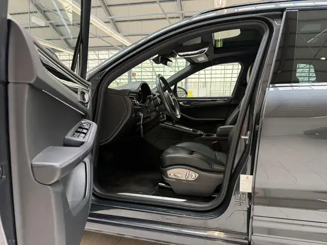 Porsche Macan view 8