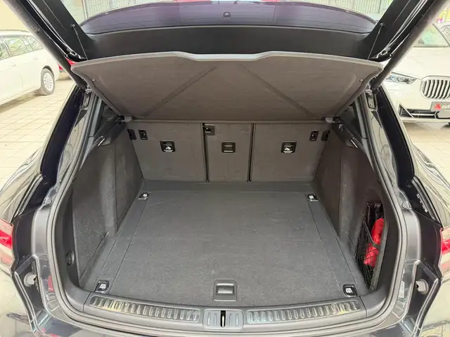 Porsche Macan view 6