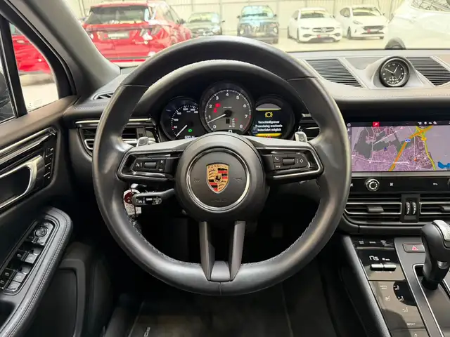 Porsche Macan view 10