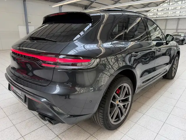 Porsche Macan view 5