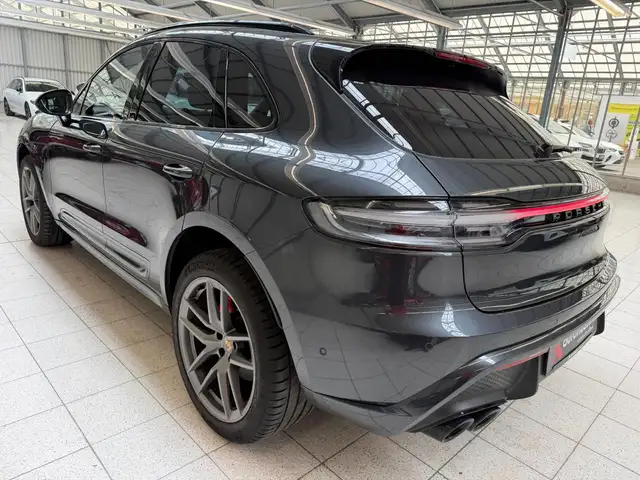 Porsche Macan view 4