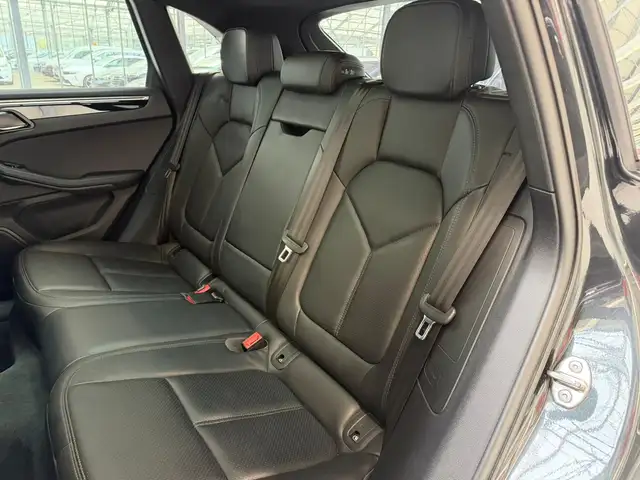 Porsche Macan view 15