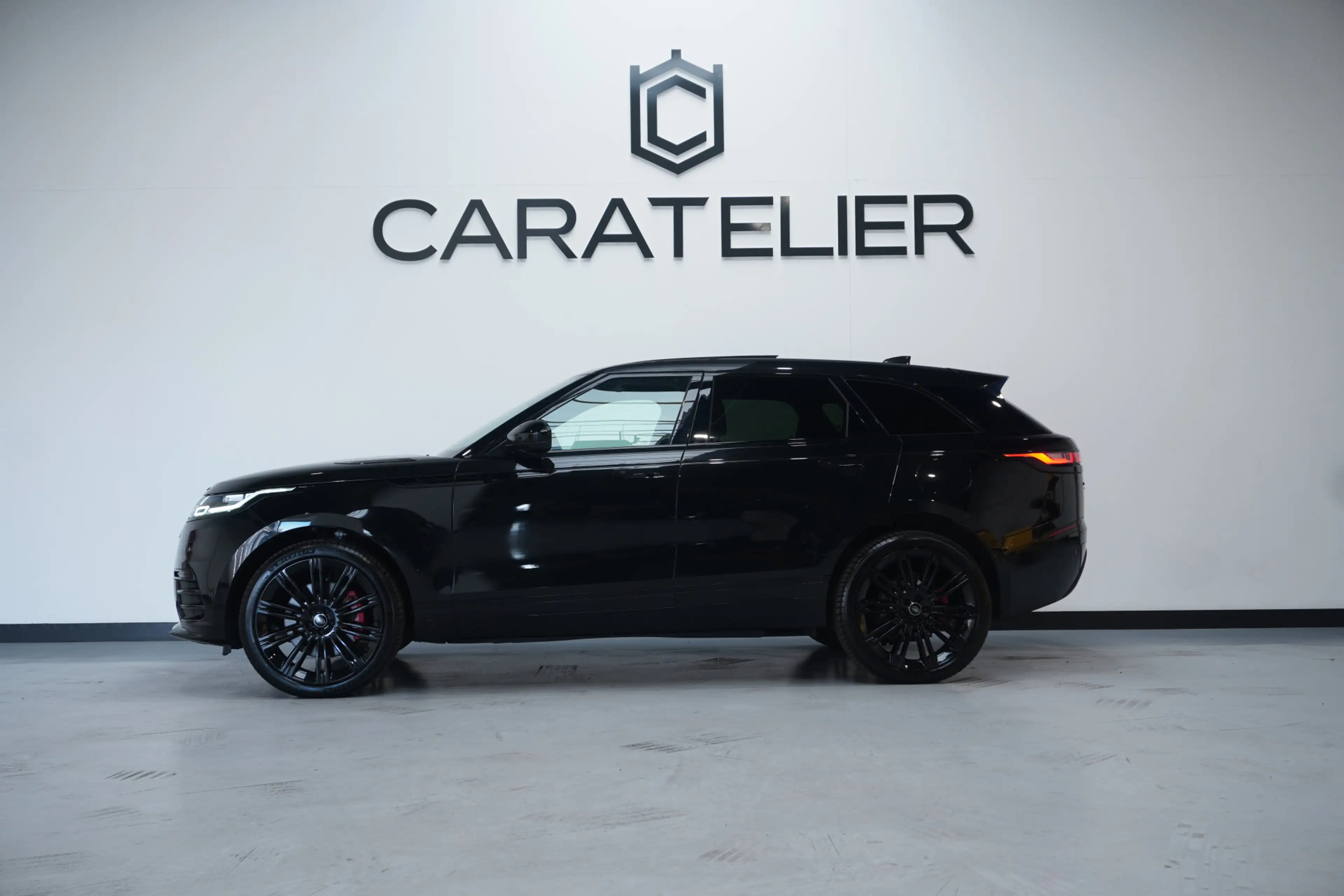 Land Rover Range Rover Velar 2.0 P400e R-Dynamic HSE / Pano / 22'' / Massage / — photo 2