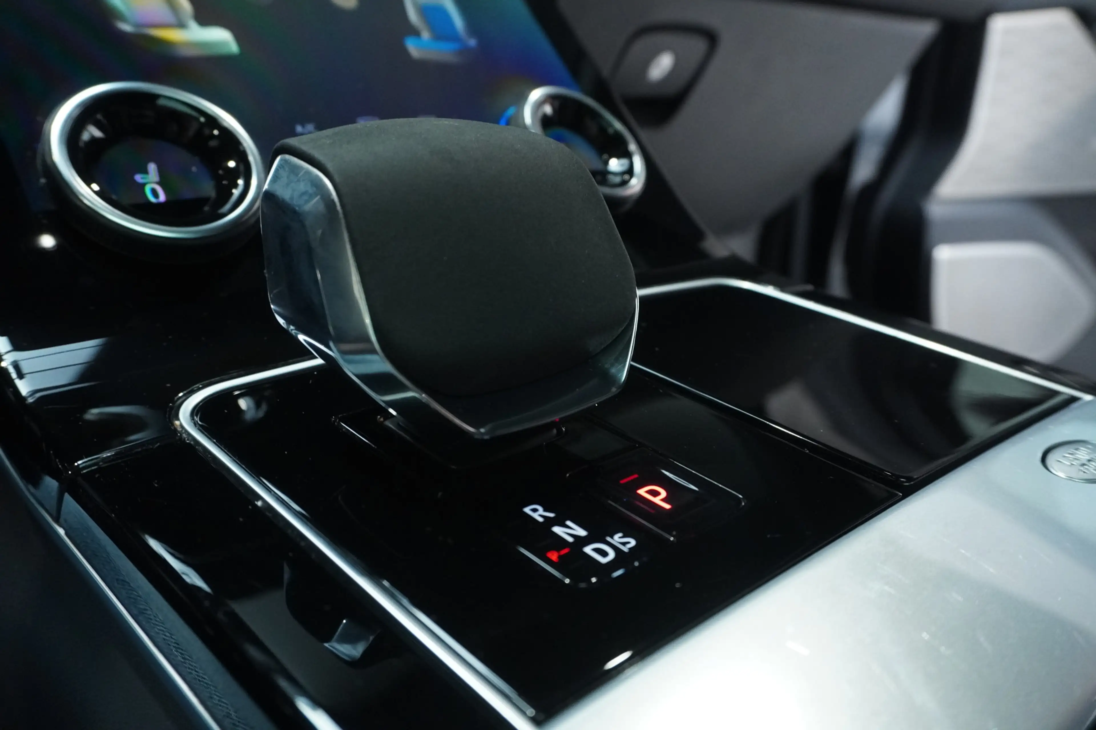 Land Rover Range Rover Velar 2.0 P400e R-Dynamic HSE / Pano / 22'' / Massage / — photo 22