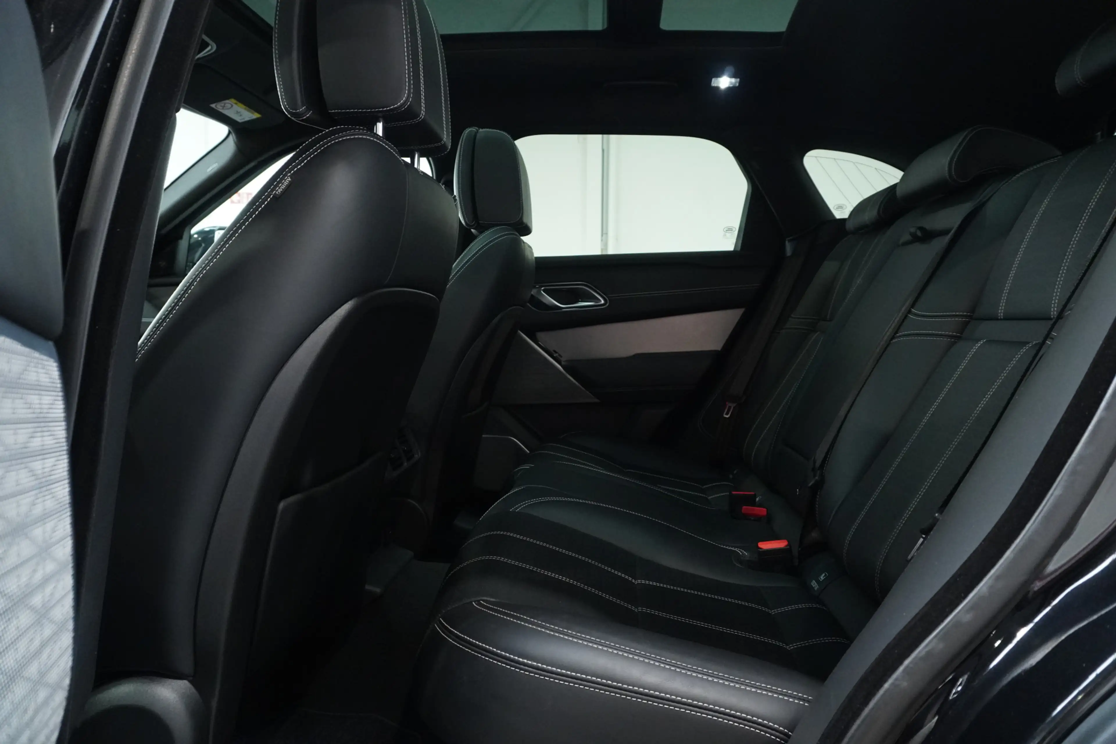 Land Rover Range Rover Velar 2.0 P400e R-Dynamic HSE / Pano / 22'' / Massage / — photo 25
