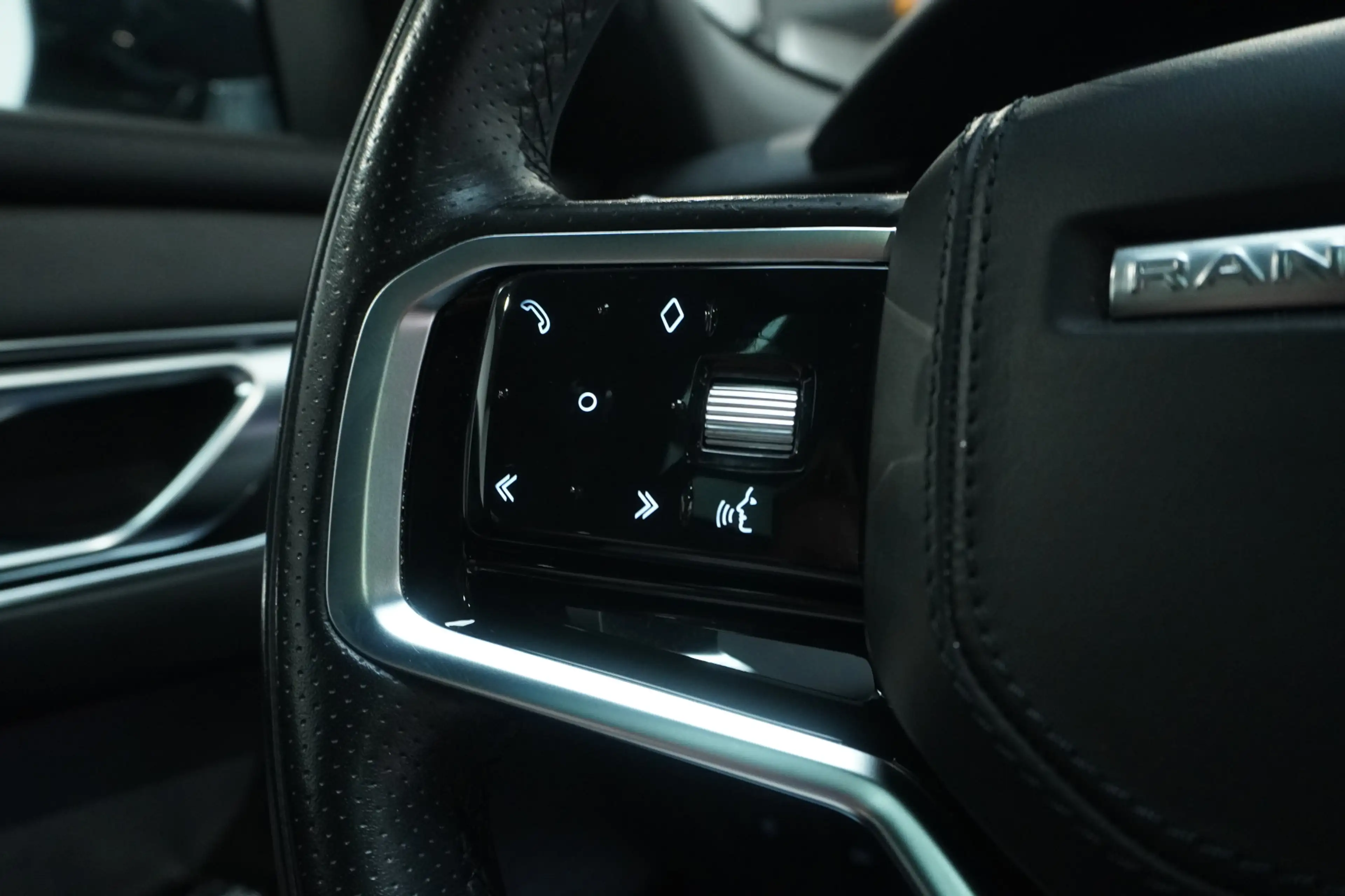 Land Rover Range Rover Velar 2.0 P400e R-Dynamic HSE / Pano / 22'' / Massage / — photo 29