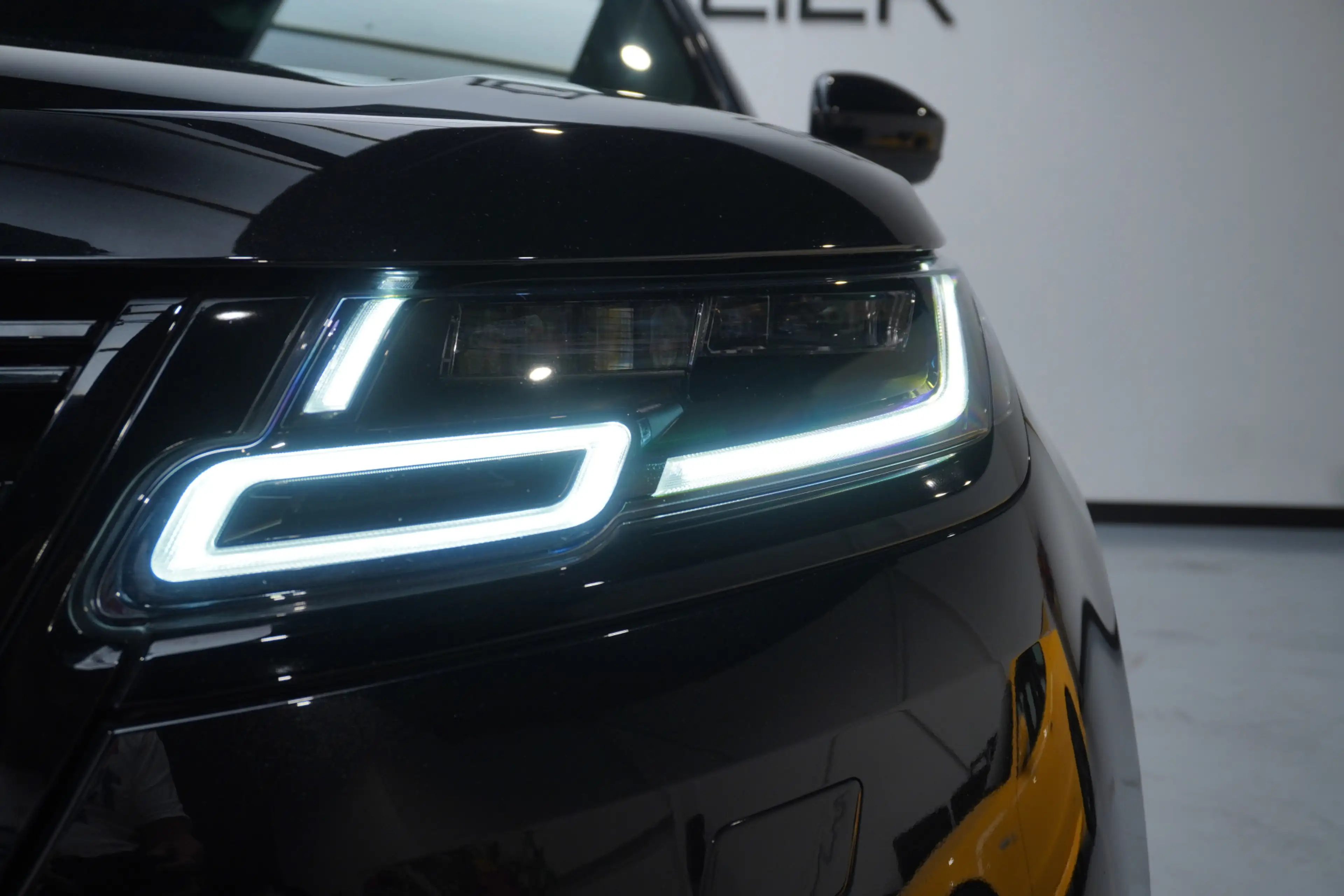 Land Rover Range Rover Velar 2.0 P400e R-Dynamic HSE / Pano / 22'' / Massage / — photo 9