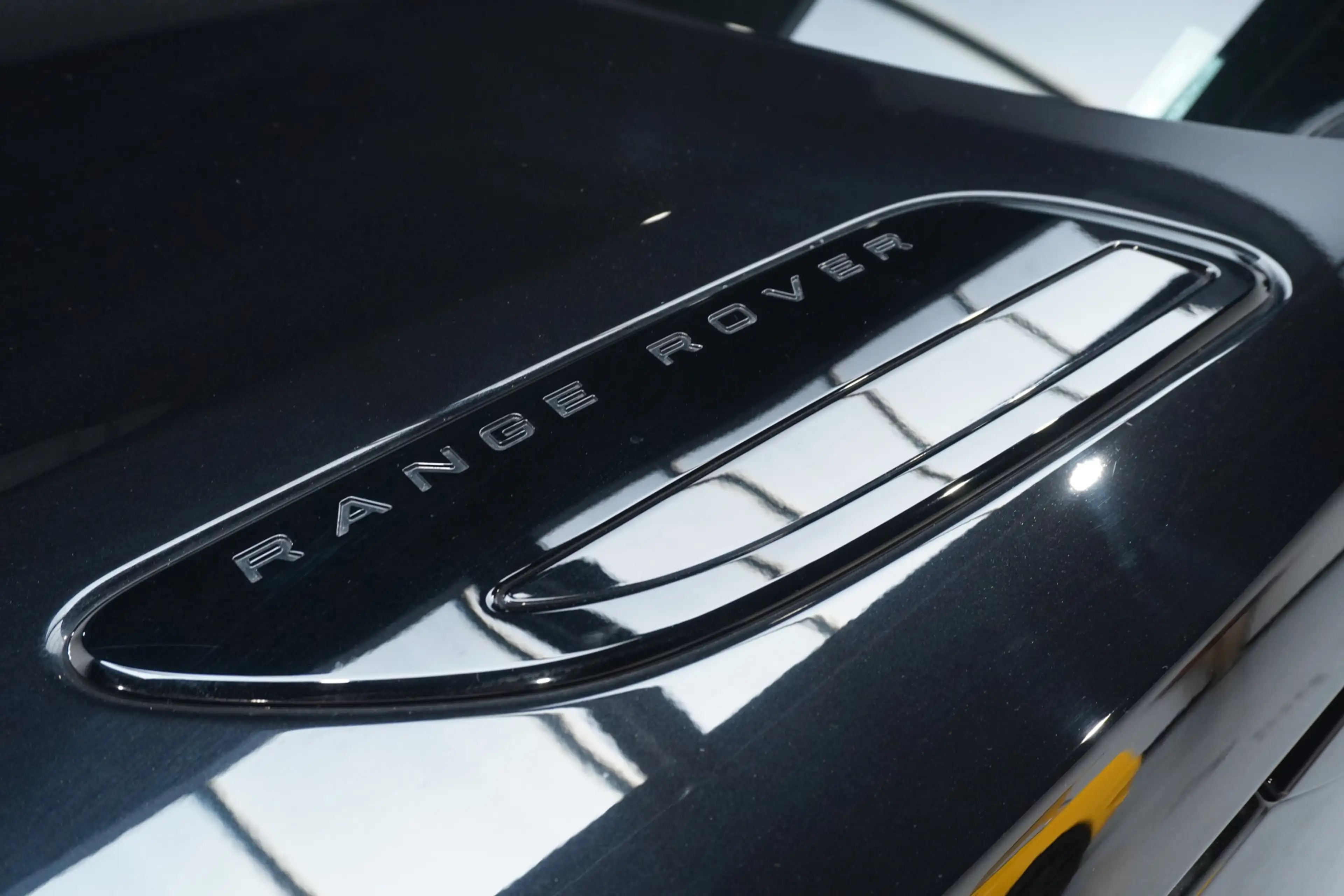 Land Rover Range Rover Velar 2.0 P400e R-Dynamic HSE / Pano / 22'' / Massage / — photo 10