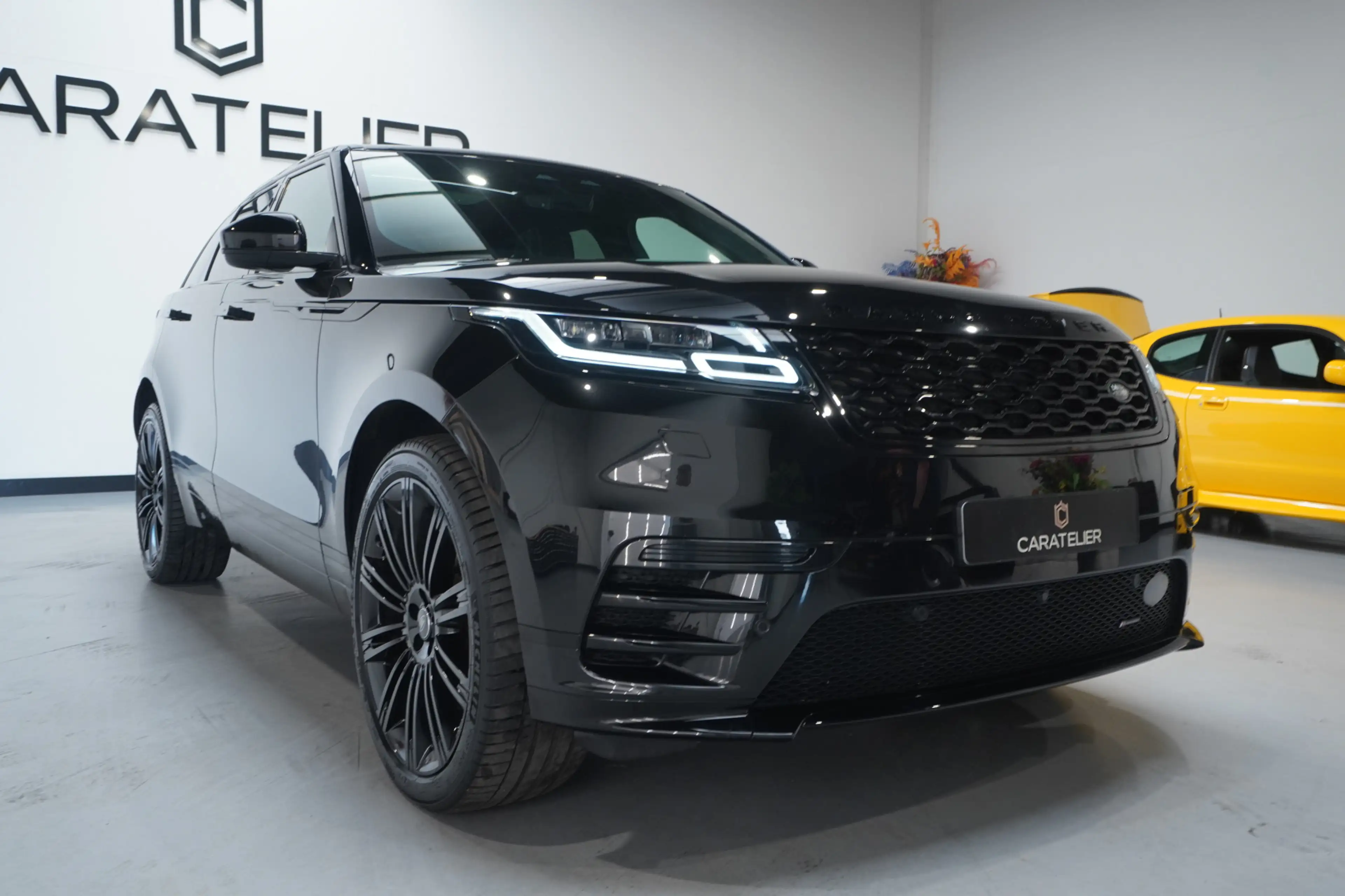 Land Rover Range Rover Velar 2.0 P400e R-Dynamic HSE / Pano / 22'' / Massage / — photo 8
