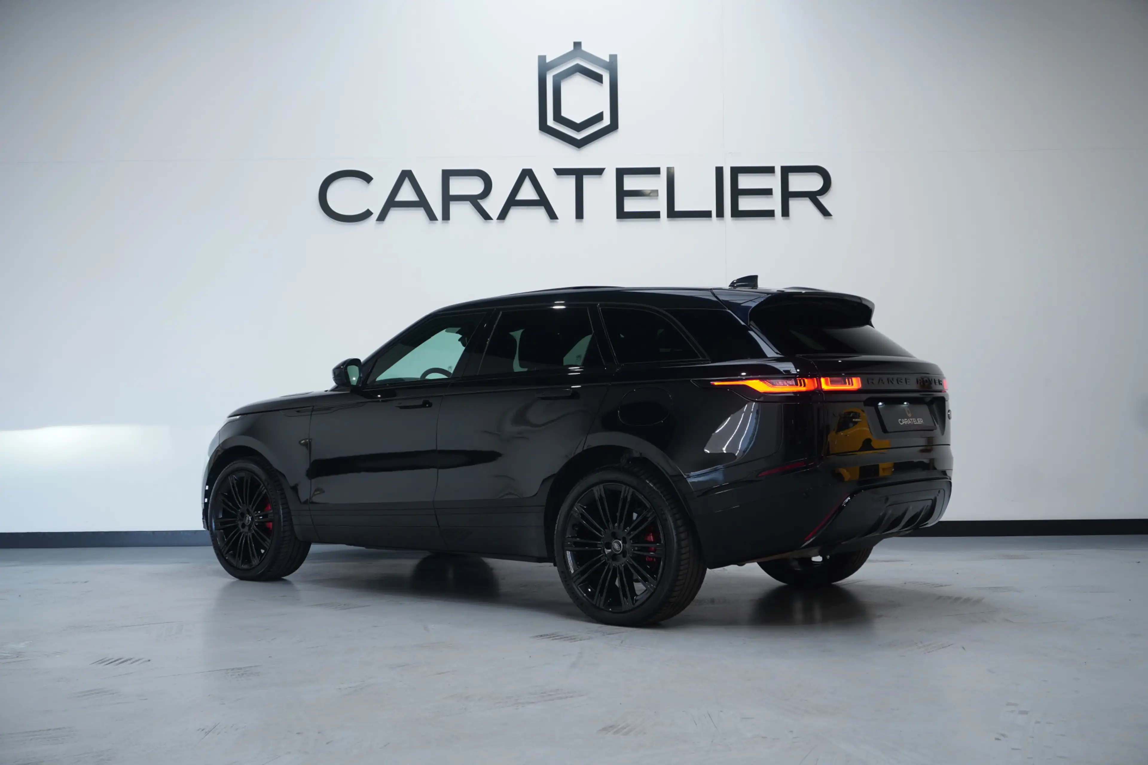 Land Rover Range Rover Velar 2.0 P400e R-Dynamic HSE / Pano / 22'' / Massage / — photo 3
