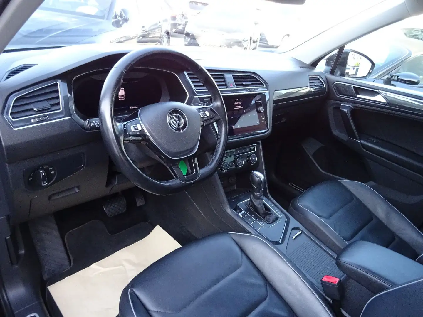 Volkswagen Tiguan 1.4TSI ACT DSG R-Line AHK Panorama Leder Zwart - 2