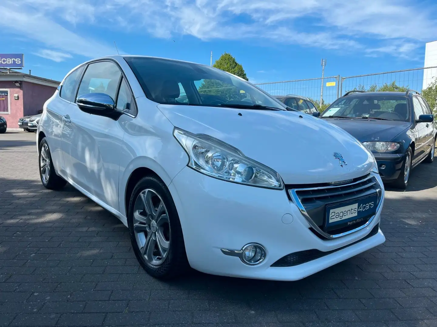 Peugeot 208 1.6 Allure°Garantie°Navi°PDC°SitzHZG° Weiß - 2