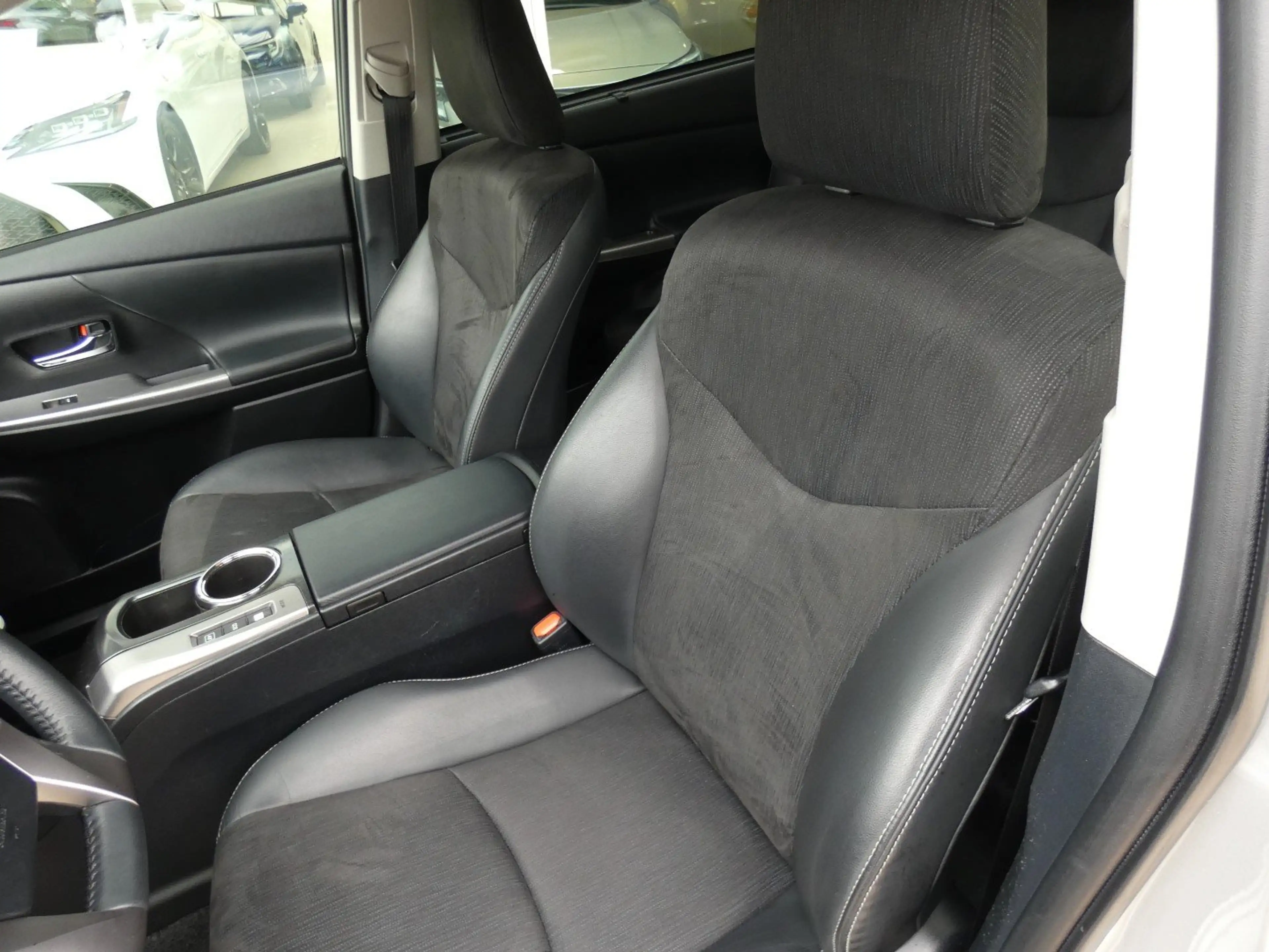 Toyota Prius+ Hybrid Dynamic 7PL +Half leder +Zetelverwarming — photo 12