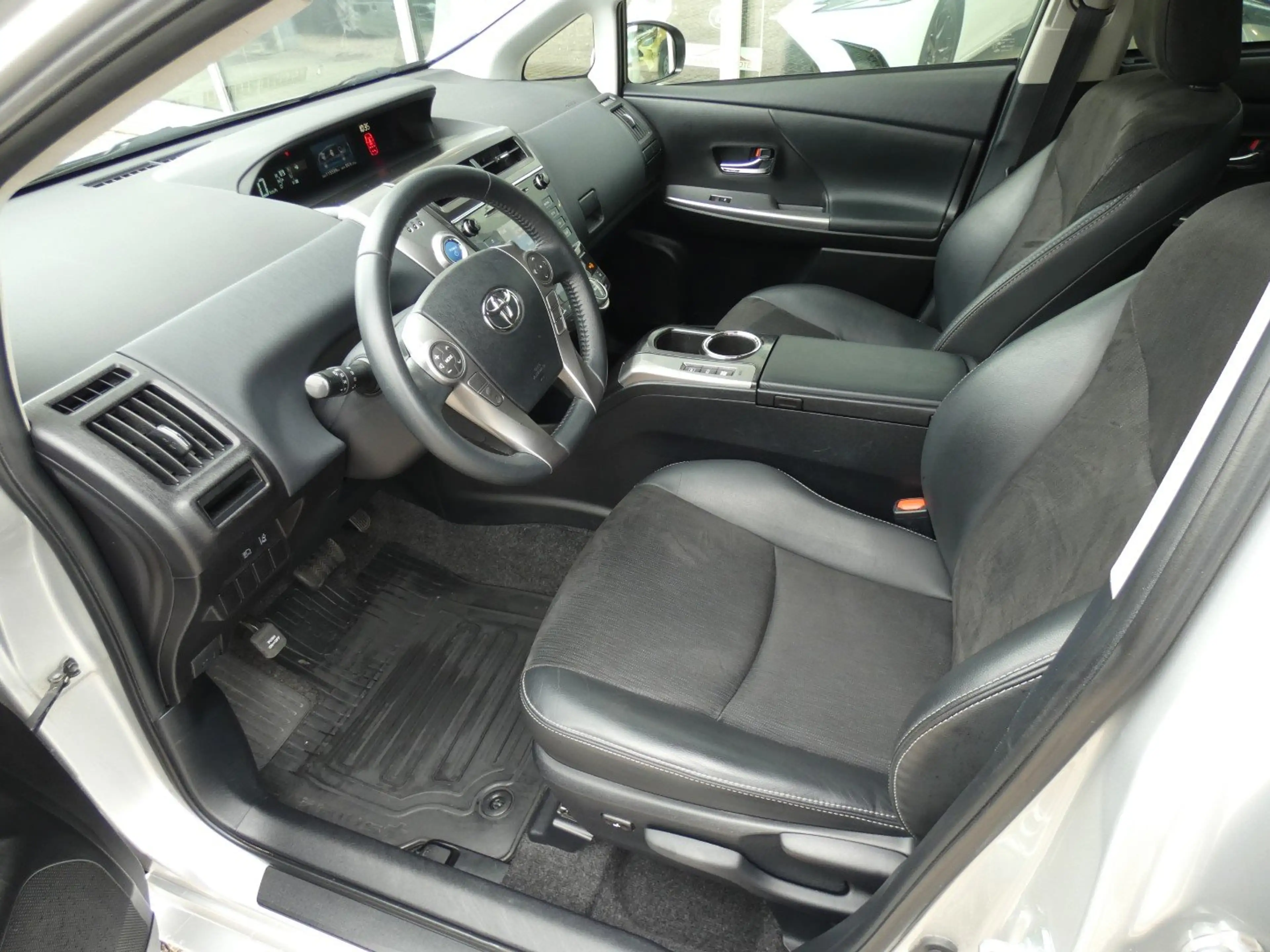 Toyota Prius+ Hybrid Dynamic 7PL +Half leder +Zetelverwarming — photo 13