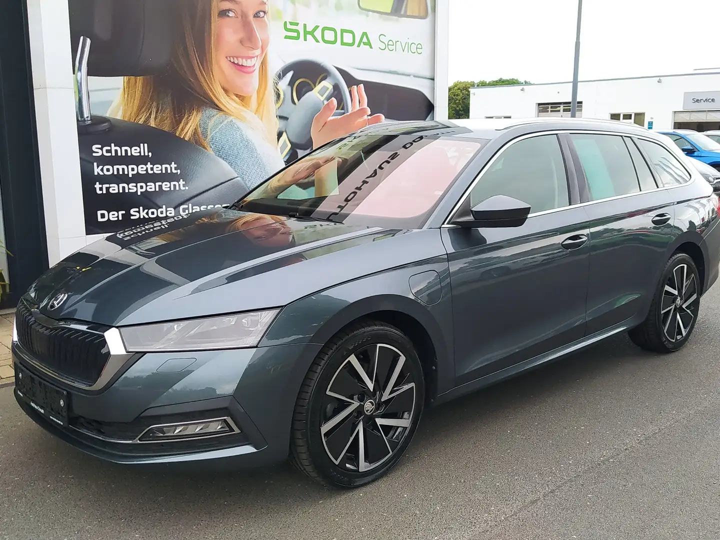 Skoda Octavia Combi First Edition iV Grau - 1
