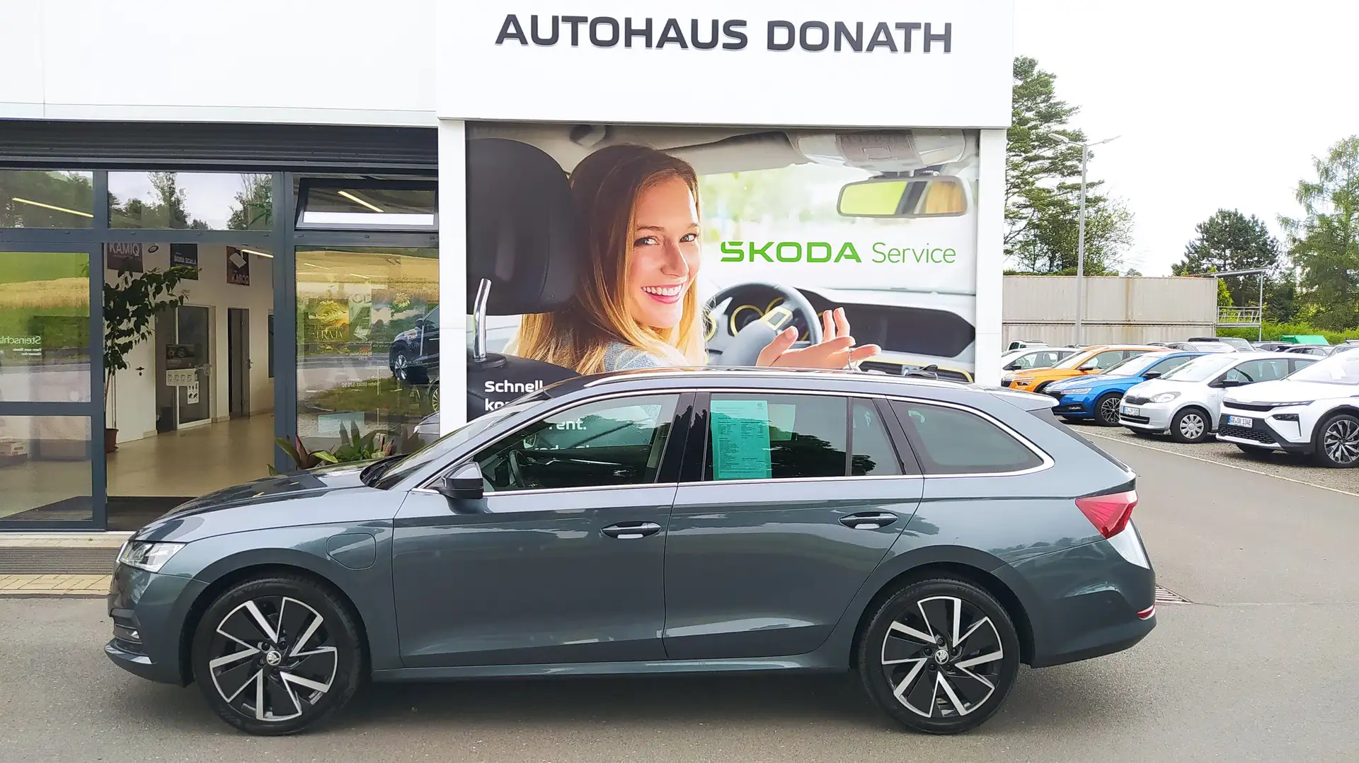 Skoda Octavia Combi First Edition iV Grau - 2