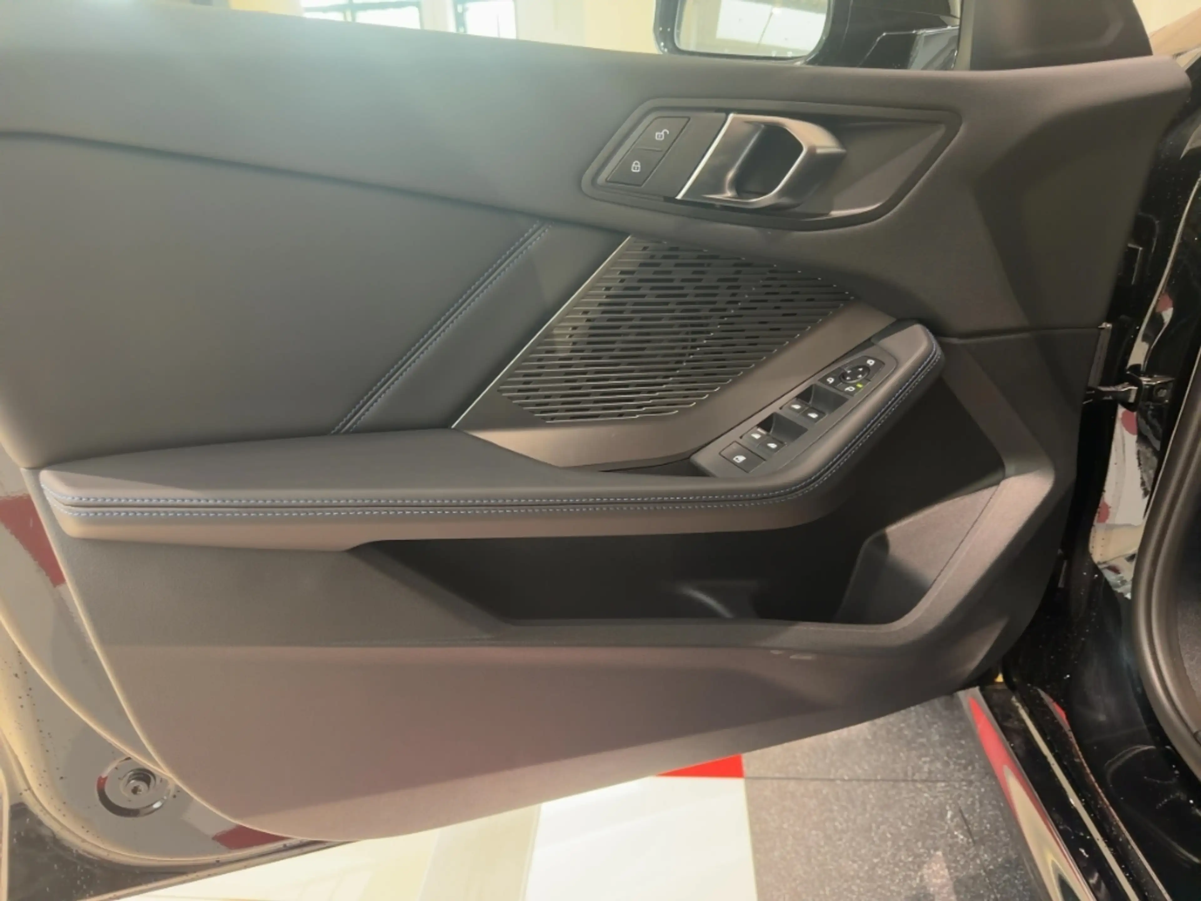 BMW 118 d Limousine Sportpaket AD Navi Digitales Cockpit L — photo 12