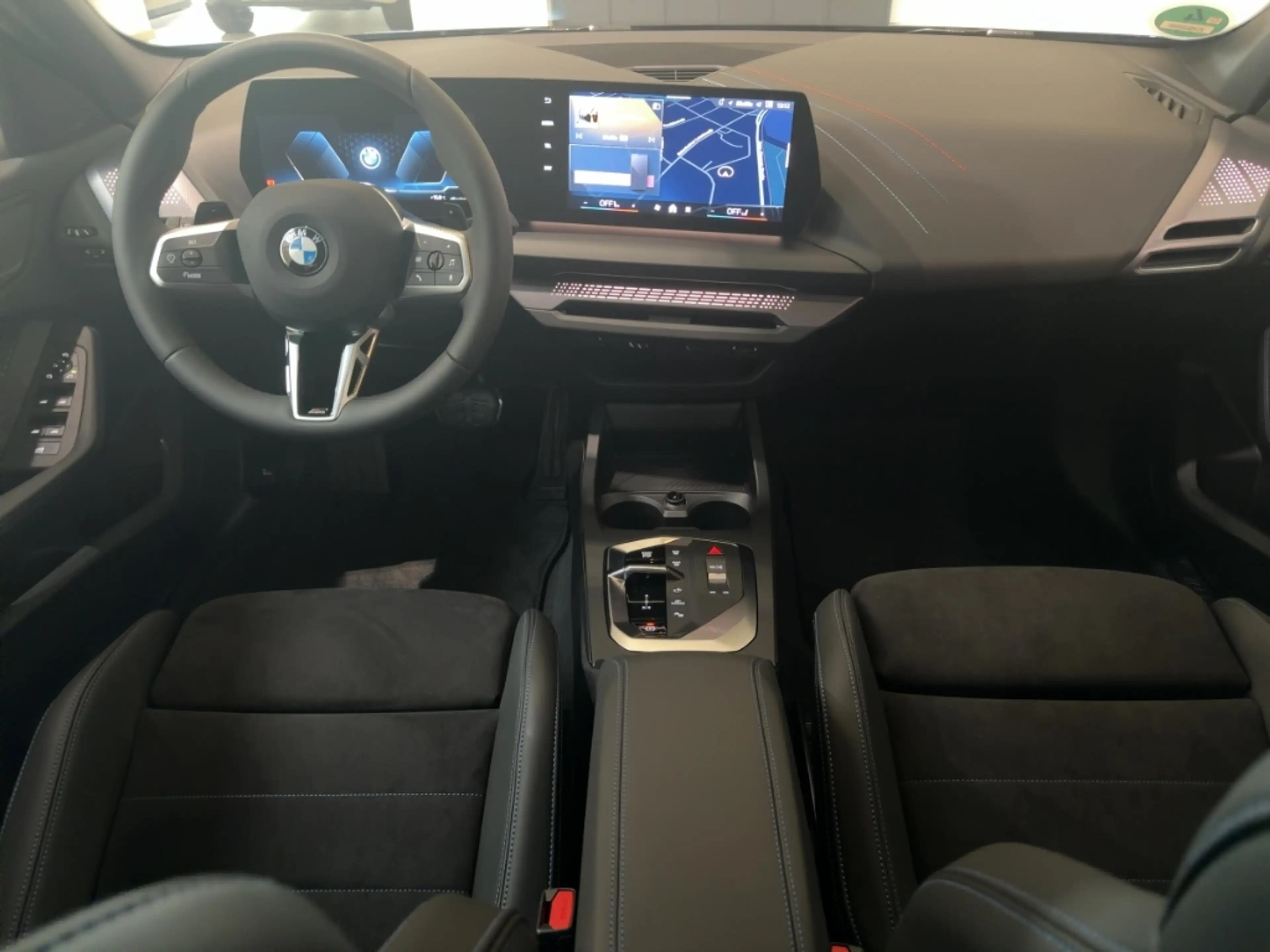 BMW 118 d Limousine Sportpaket AD Navi Digitales Cockpit L — photo 8